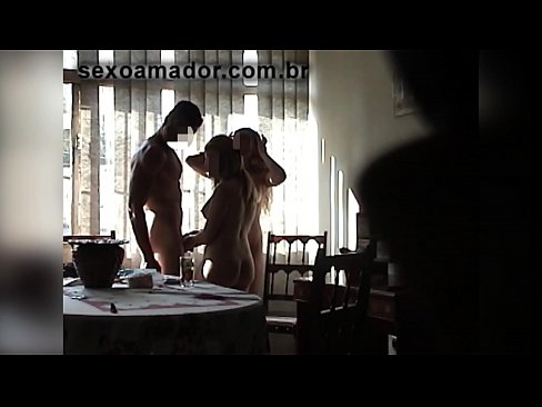 ❤️ 性友邀请巨无霸和他一起玩3P Russian porn